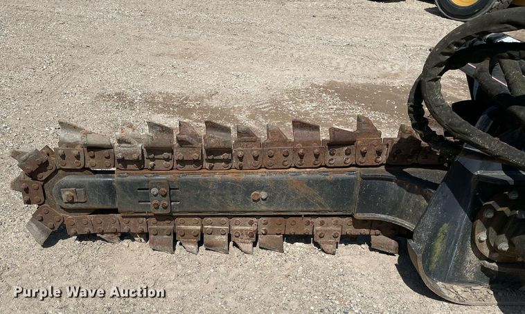 image for item LJ9667 2004 Caterpillar T9B  skid steer trencher
