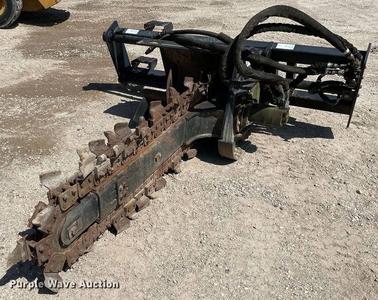 image for item LJ9667 2004 Caterpillar T9B  skid steer trencher