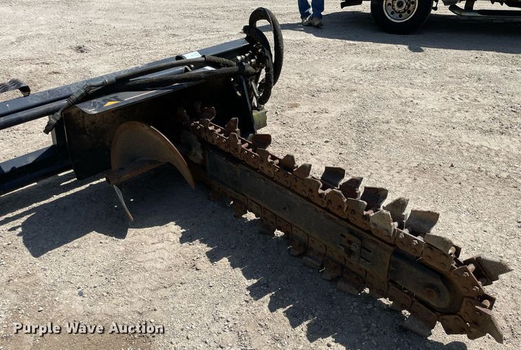 image for item LJ9667 2004 Caterpillar T9B  skid steer trencher