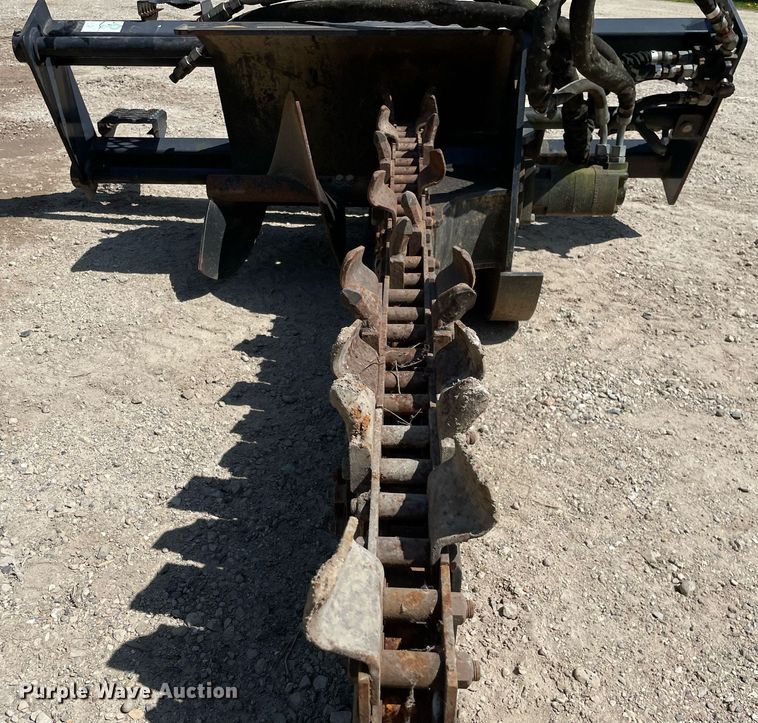 image for item LJ9667 2004 Caterpillar T9B  skid steer trencher