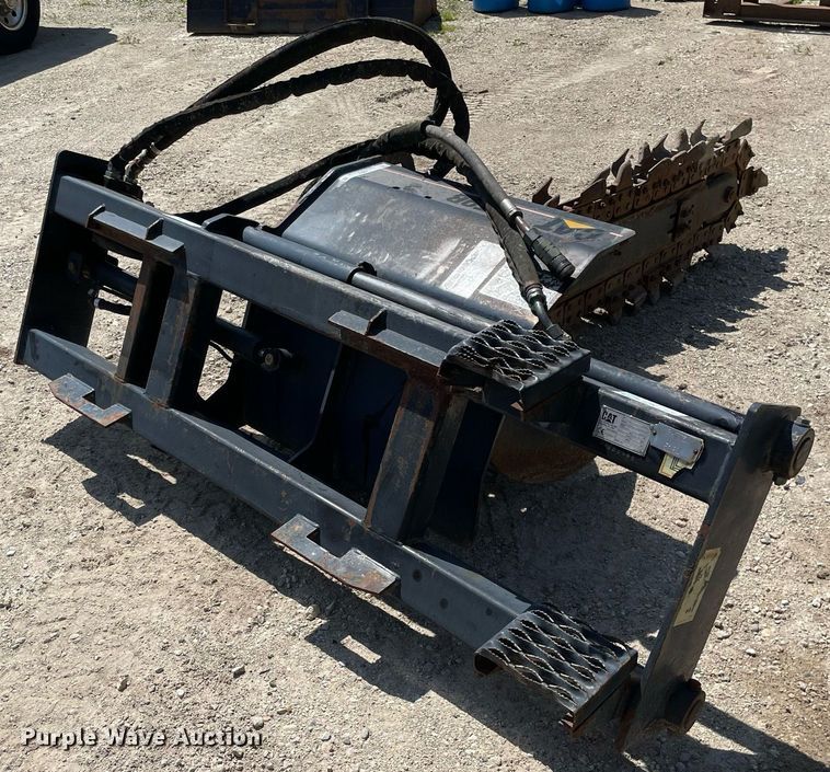image for item LJ9667 2004 Caterpillar T9B  skid steer trencher