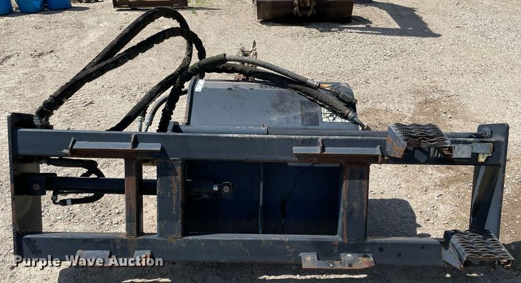 image for item LJ9667 2004 Caterpillar T9B  skid steer trencher