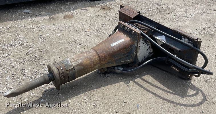 image for item LJ9672 Bobcat HB980  skid steer breaker