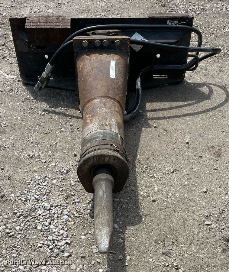 image for item LJ9672 Bobcat HB980  skid steer breaker