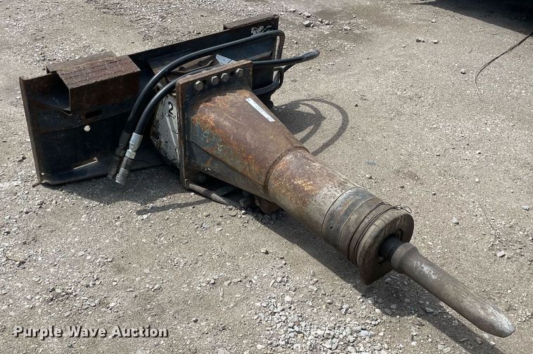 image for item LJ9672 Bobcat HB980  skid steer breaker