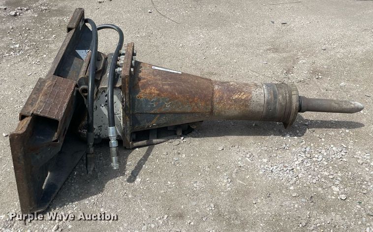 image for item LJ9672 Bobcat HB980  skid steer breaker