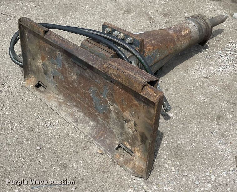 image for item LJ9672 Bobcat HB980  skid steer breaker