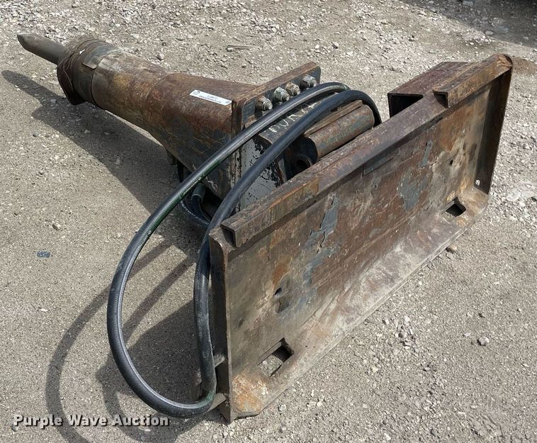 image for item LJ9672 Bobcat HB980  skid steer breaker