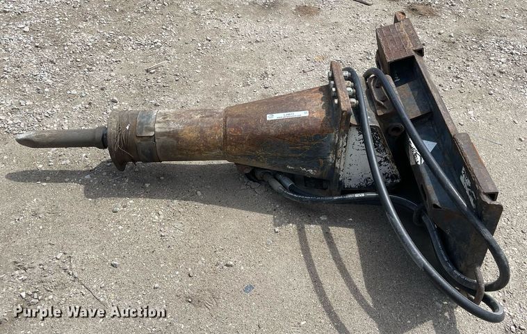 image for item LJ9672 Bobcat HB980  skid steer breaker