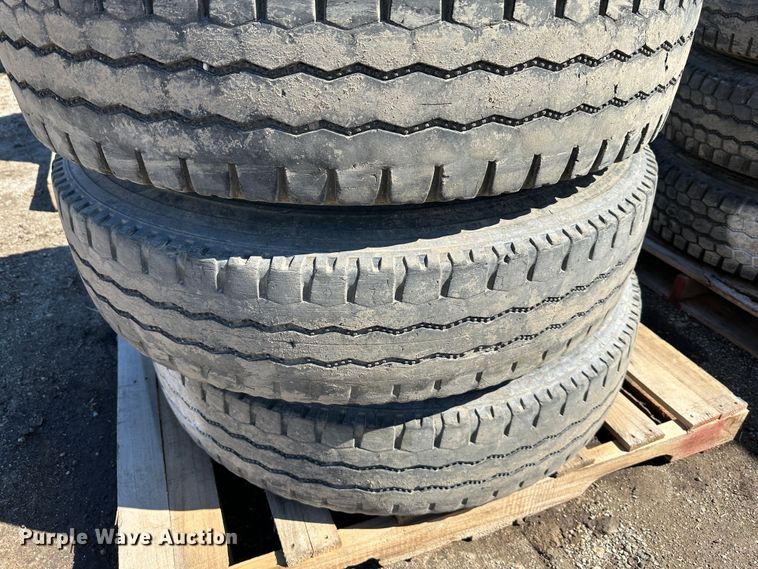 image for item LN9131 (6) 11R22.5 tires and wheels