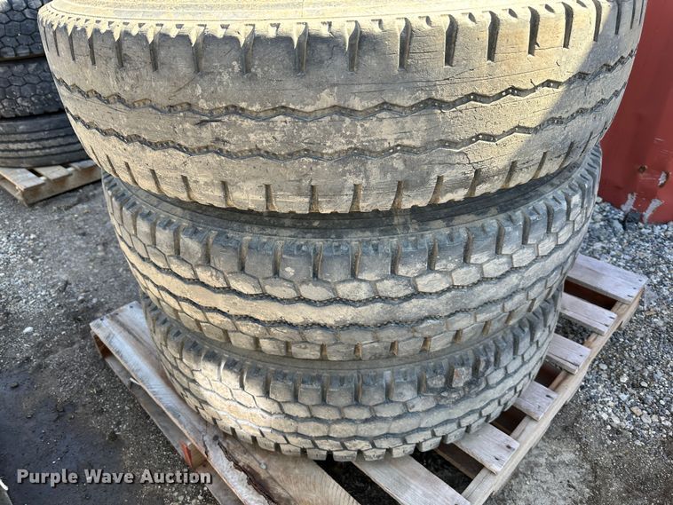 image for item LN9131 (6) 11R22.5 tires and wheels