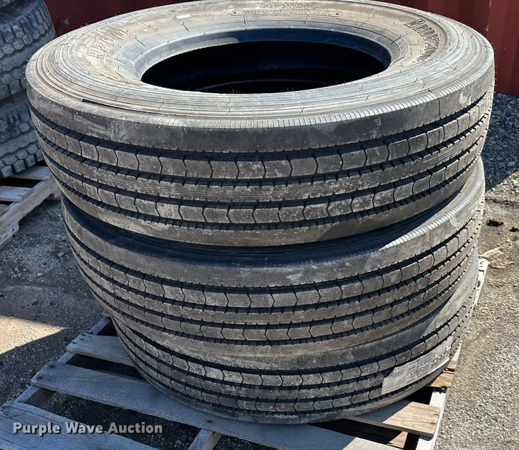 image for item LN9132 (3) 295/75R22.5 Bridgestone tires