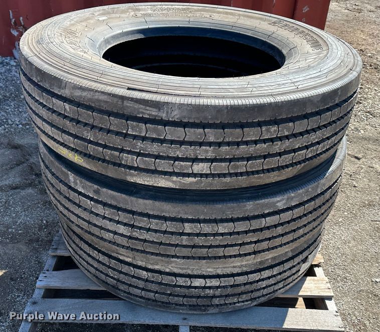 image for item LN9132 (3) 295/75R22.5 Bridgestone tires
