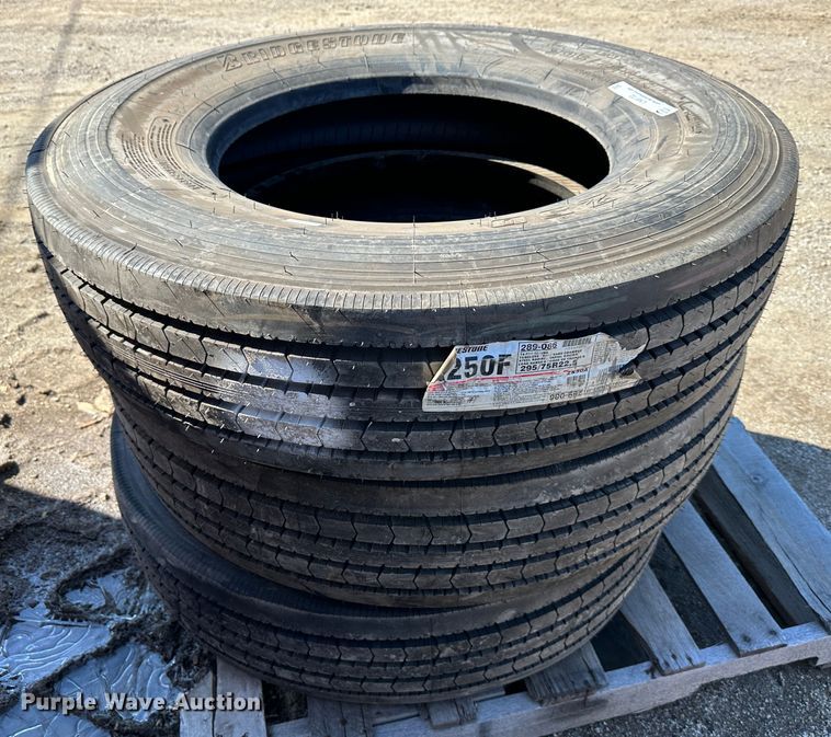 image for item LN9132 (3) 295/75R22.5 Bridgestone tires