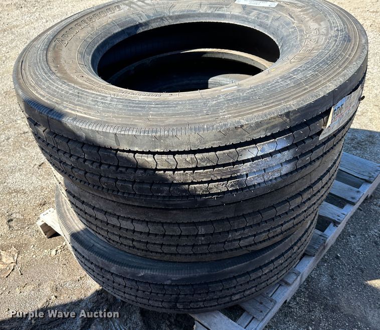 image for item LN9132 (3) 295/75R22.5 Bridgestone tires