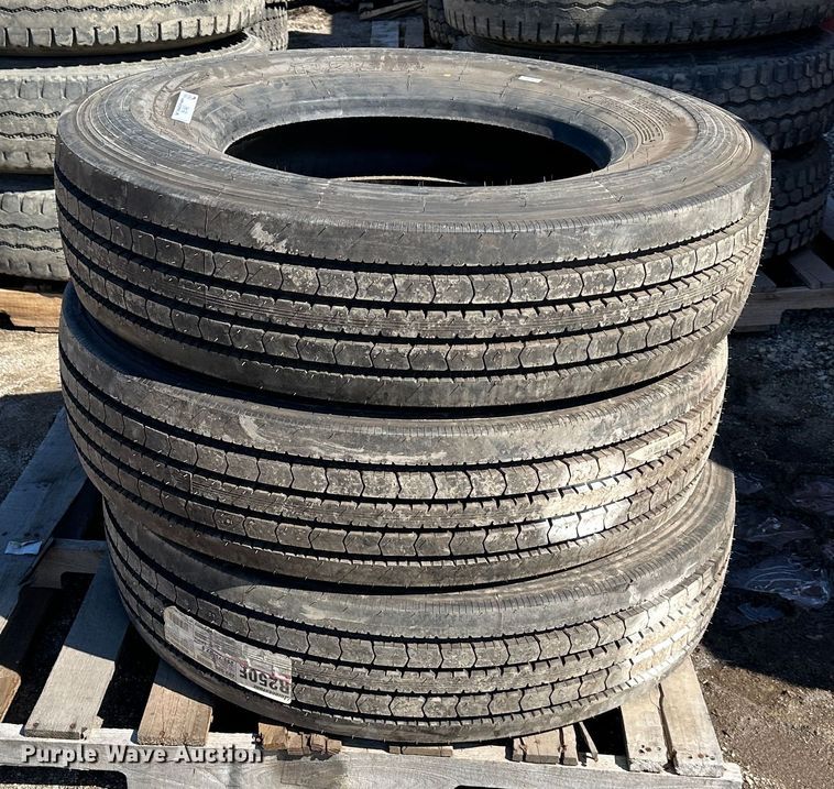 image for item LN9132 (3) 295/75R22.5 Bridgestone tires