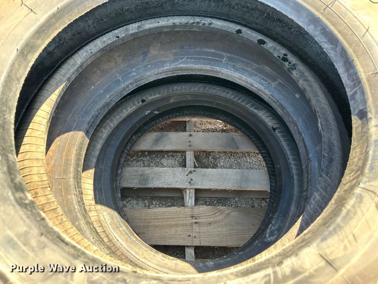 image for item LN9132 (3) 295/75R22.5 Bridgestone tires