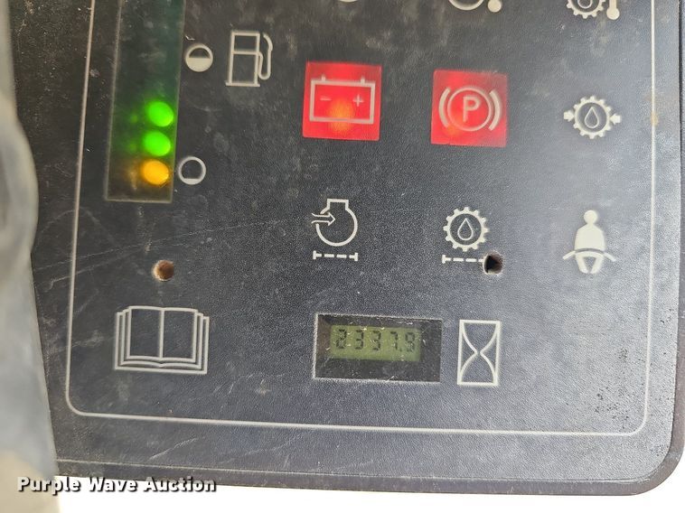 image for item LW9552 2002 Case 70XT  skid steer loader