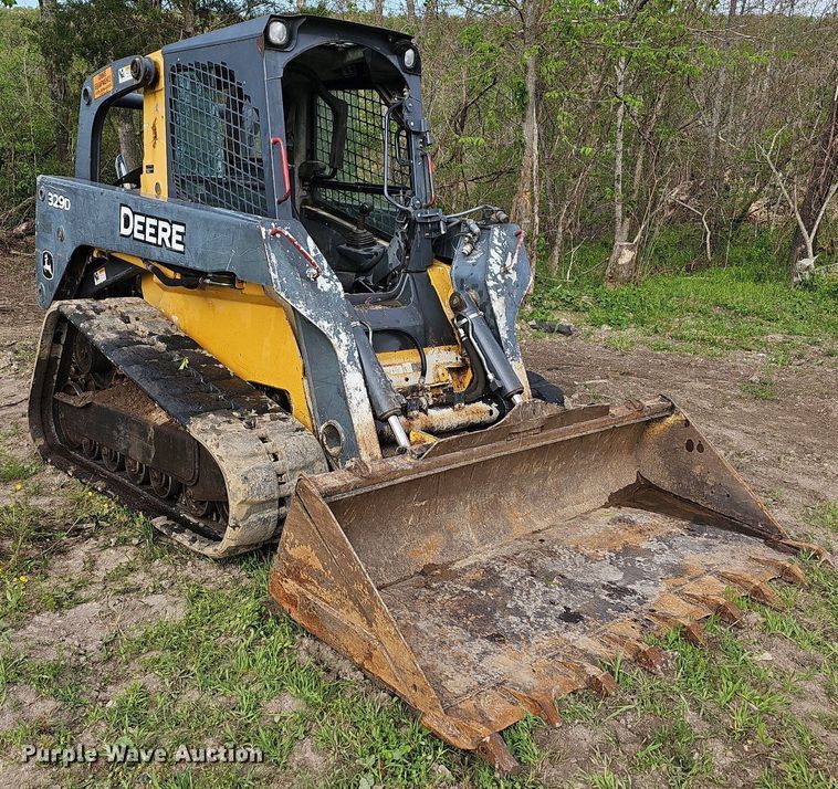 image for item LW9558 2011 John Deere 329D  tracked skid steer loader