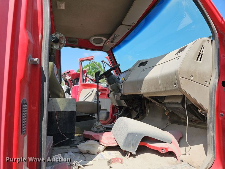 image for item LW9565 2005 Sterling L-Line  ready mix truck