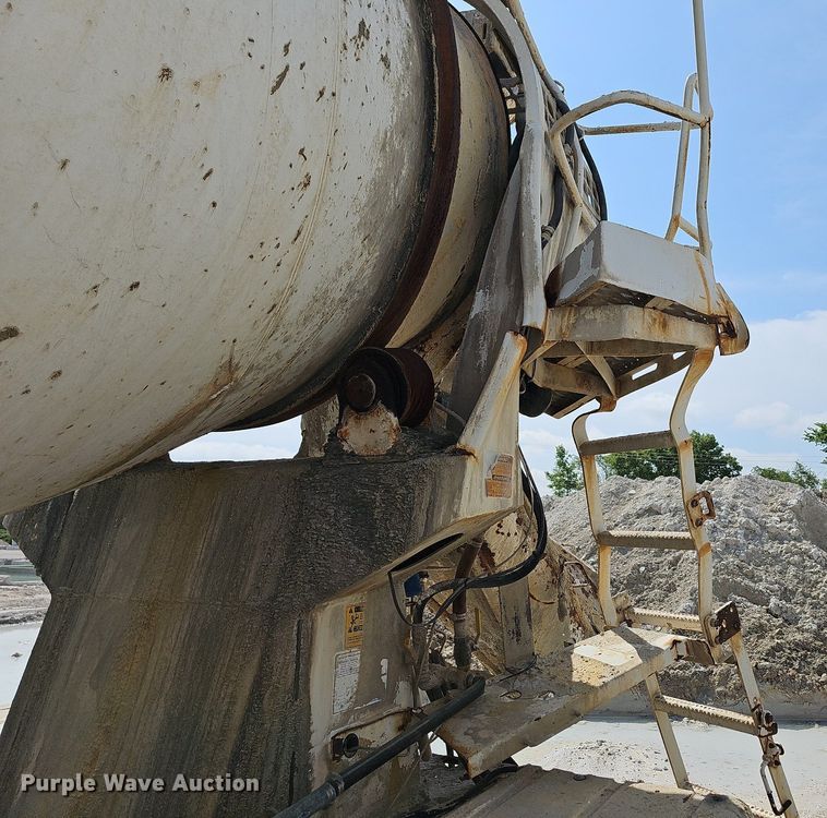 image for item LW9565 2005 Sterling L-Line  ready mix truck