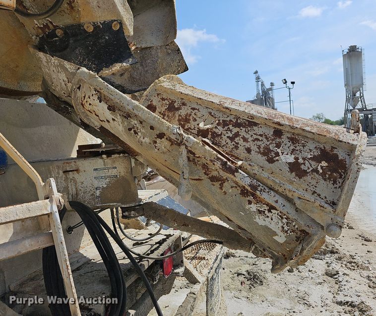 image for item LW9565 2005 Sterling L-Line  ready mix truck