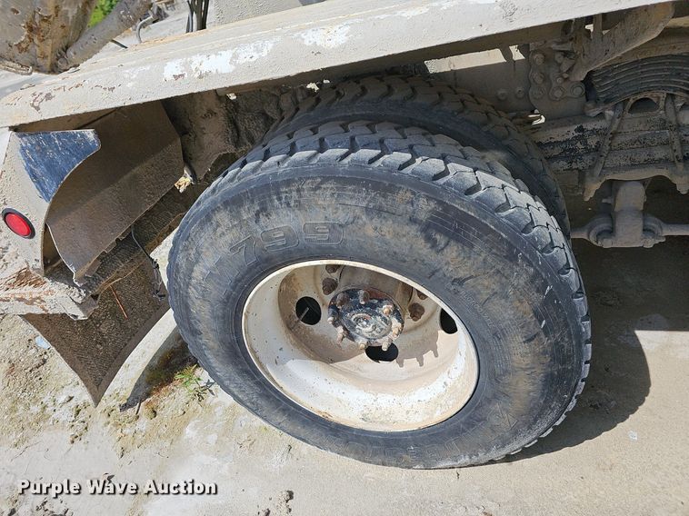 image for item LW9565 2005 Sterling L-Line  ready mix truck