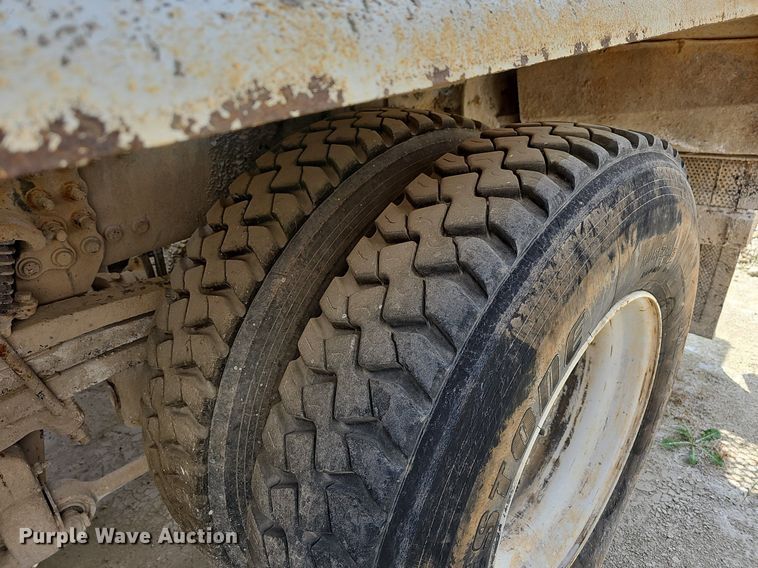 image for item LW9565 2005 Sterling L-Line  ready mix truck