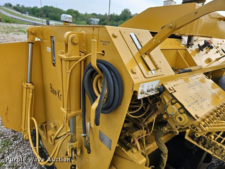 image for item LW9580 2001 Blaw-Knox PF-875  paver