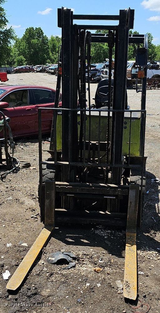 image for item LW9611 Clark CMP25  forklift