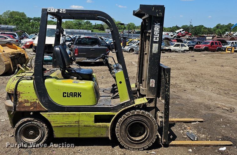image for item LW9611 Clark CMP25  forklift
