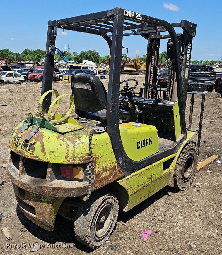 image for item LW9611 Clark CMP25  forklift