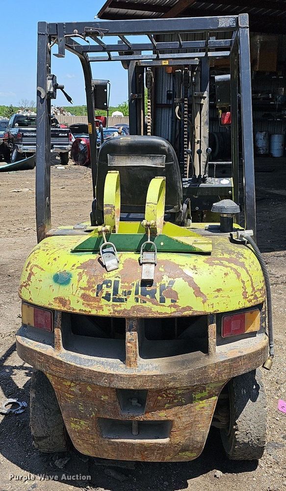 image for item LW9611 Clark CMP25  forklift