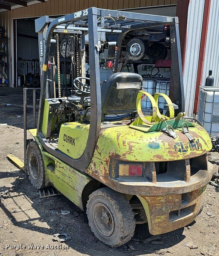 image for item LW9611 Clark CMP25  forklift