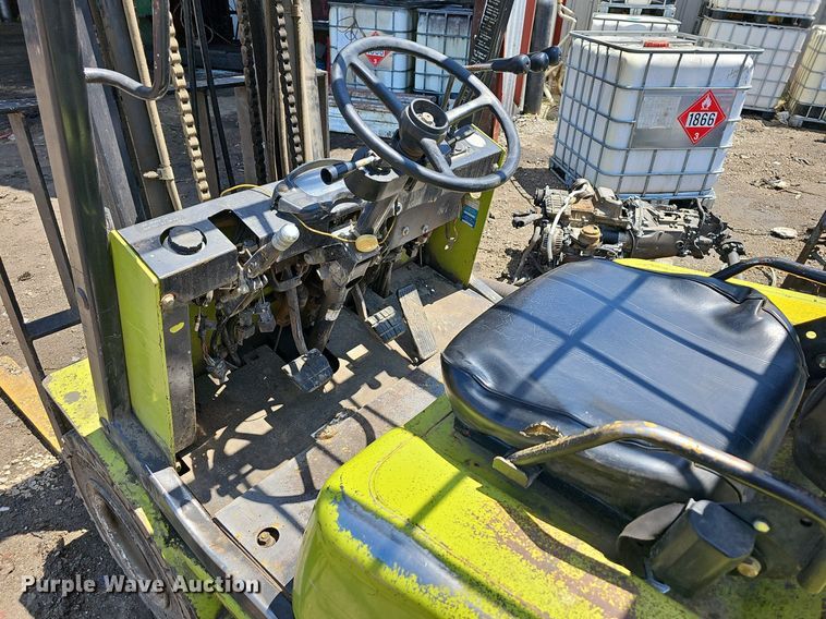 image for item LW9611 Clark CMP25  forklift