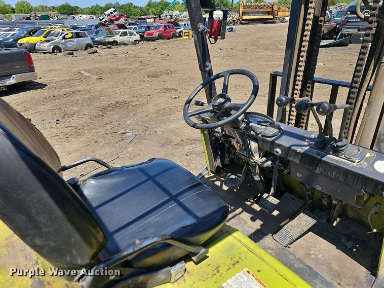 image for item LW9611 Clark CMP25  forklift