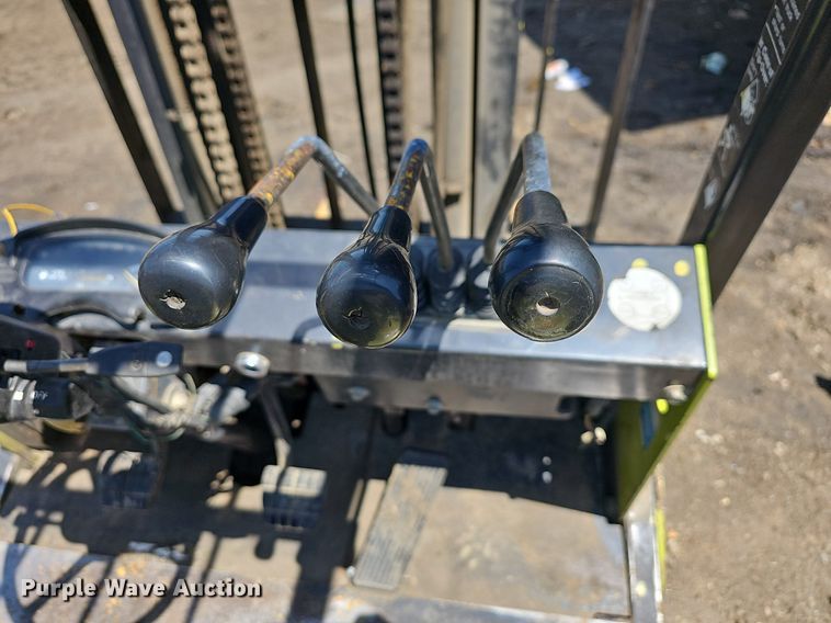 image for item LW9611 Clark CMP25  forklift
