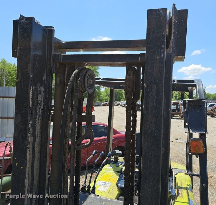image for item LW9611 Clark CMP25  forklift