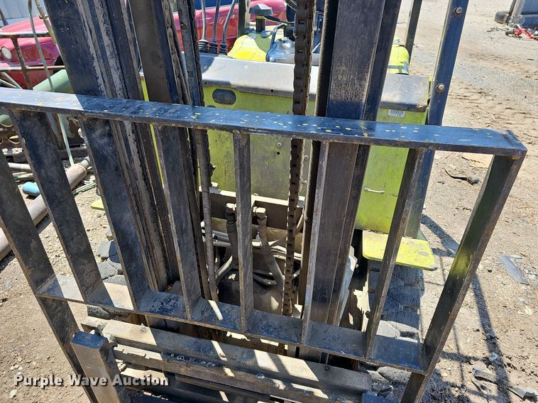image for item LW9611 Clark CMP25  forklift