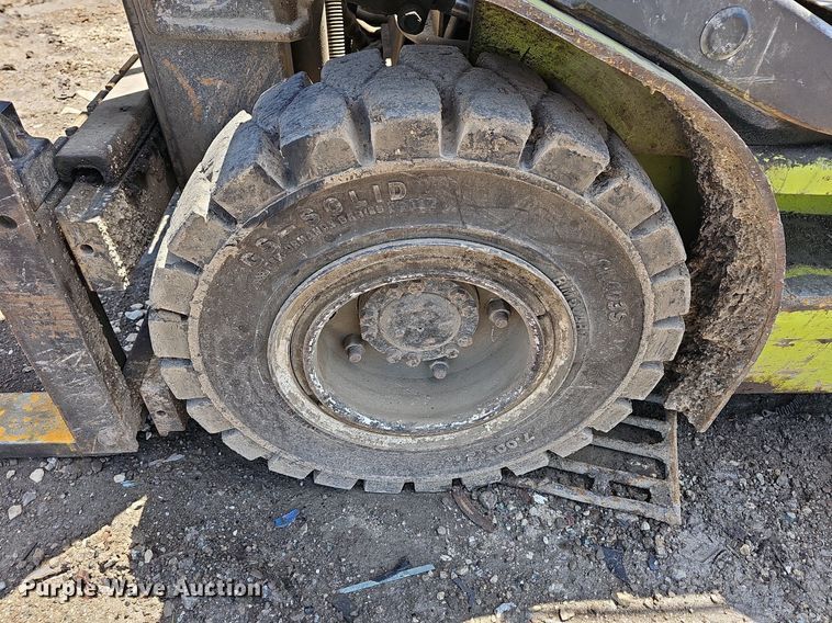 image for item LW9611 Clark CMP25  forklift