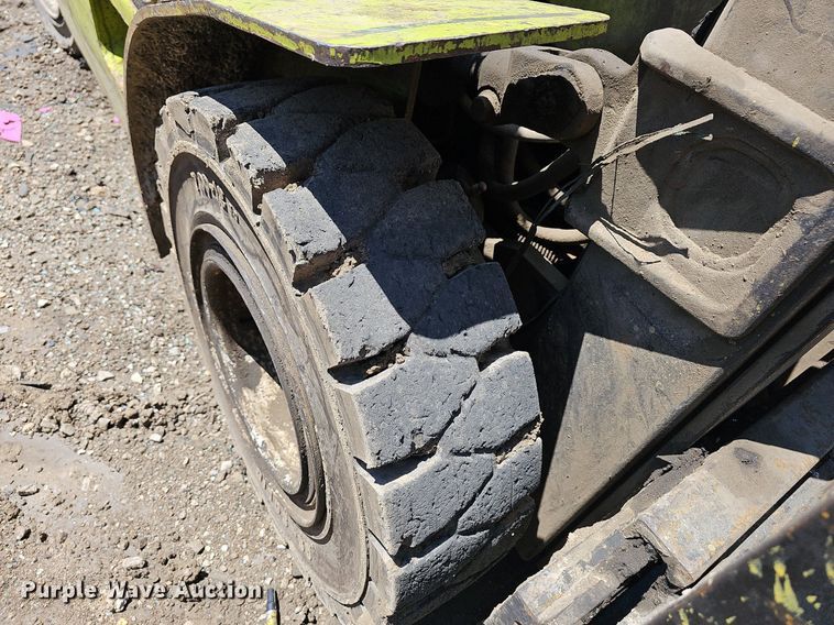 image for item LW9611 Clark CMP25  forklift
