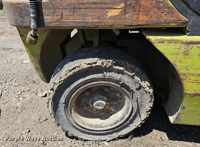 image for item LW9611 Clark CMP25  forklift