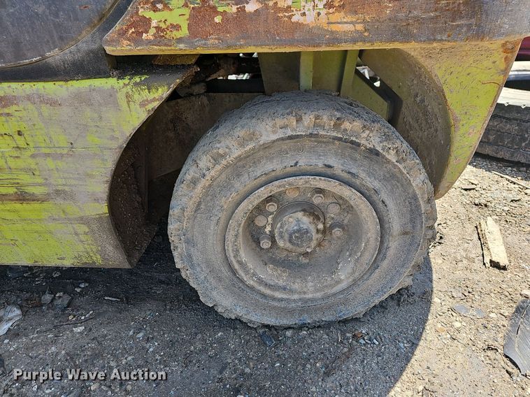 image for item LW9611 Clark CMP25  forklift