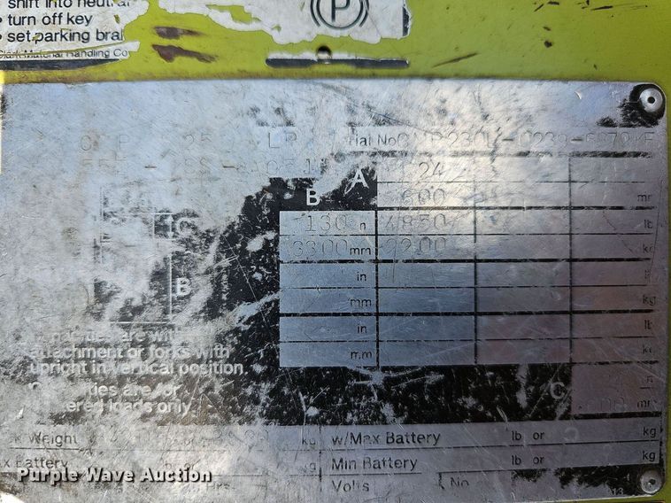 image for item LW9611 Clark CMP25  forklift