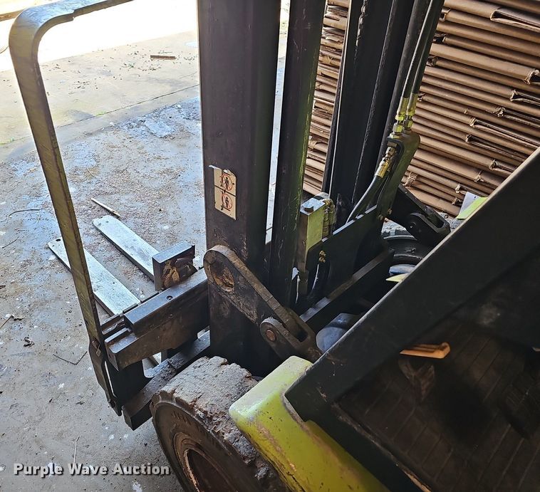 image for item LW9612 Clark GGP20  forklift
