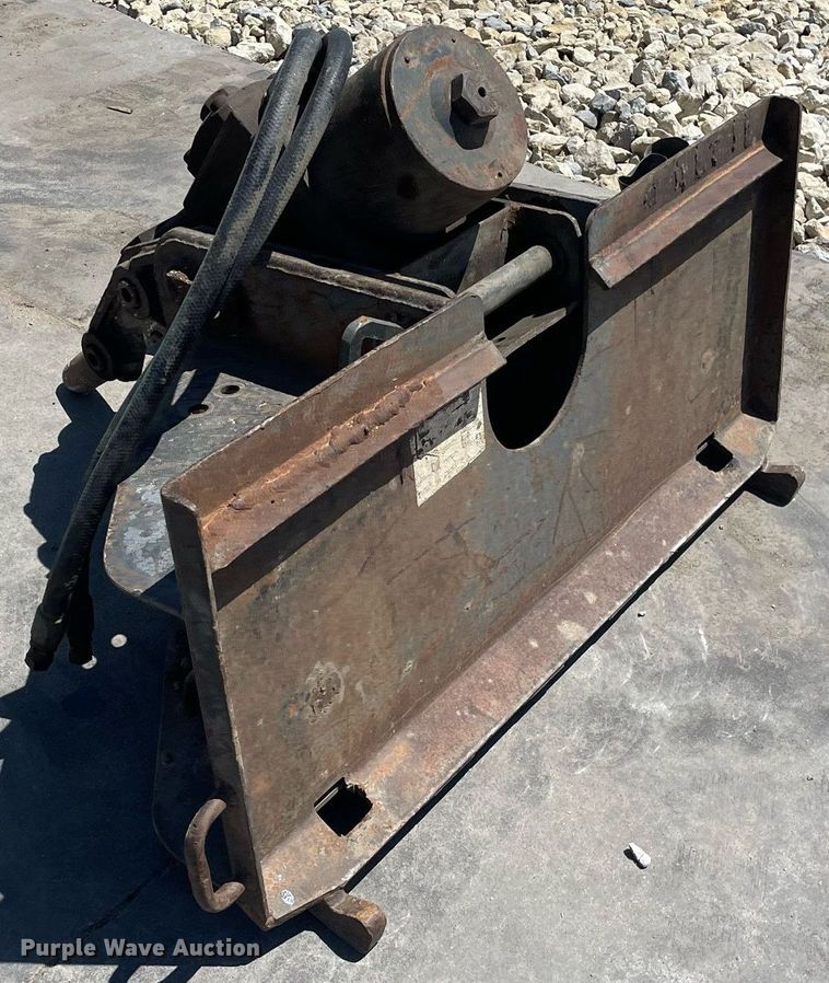 image for item LY9574 Skid steer breaker