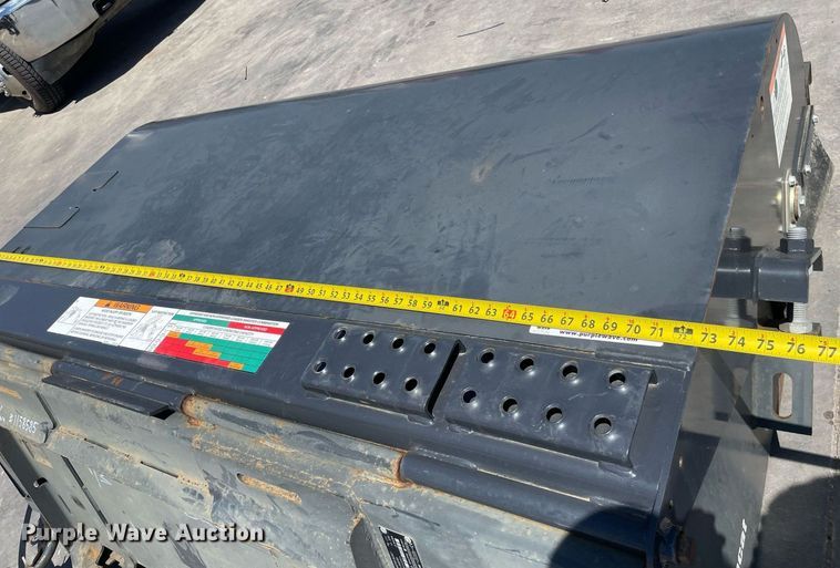 image for item LY9576 2018 Bobcat 72 Sweeper  skid steer sweeper