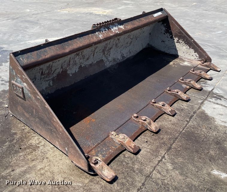 image for item LY9583 Caterpillar  67"W skid steer bucket