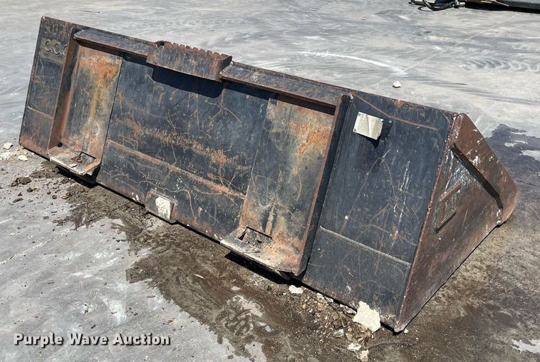 image for item LY9583 Caterpillar  67"W skid steer bucket