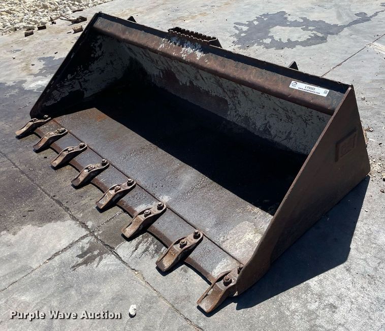 image for item LY9583 Caterpillar  67"W skid steer bucket